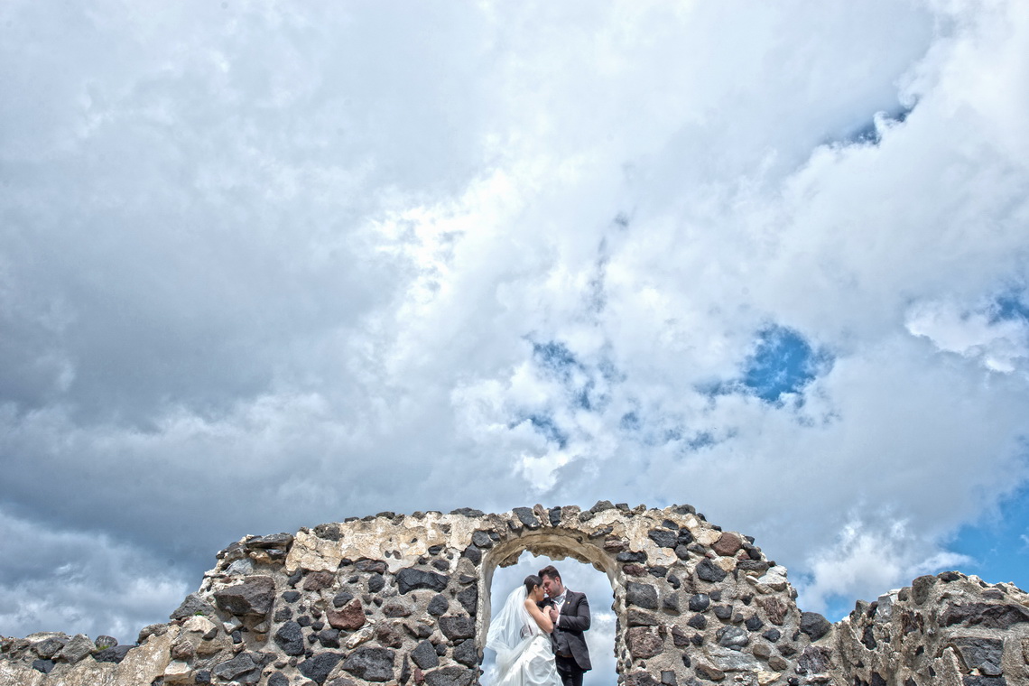 destination-wedding-photographer-santorini-14